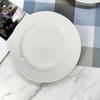 Venta al por mayor de fábrica plato plano de cerámica de 8 pulgadas con patrón de líneas porcelana blanca pura para hotel porcelana blanca simple hogar tienda de dos dólares regalo