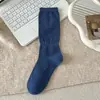 Meias de trigo com estampa escura, femininas, 100% algodão, estilo Miu, outono/inverno, retrô, design vazado, meias de cano médio, adequadas para sandálias Birkenstock, meias para gestante
