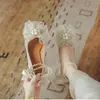 Novos Sapatos de Noiva Franceses com Salto Grosso para Uso Externo 2026 Bico Quadrado de Temperamento Sapatos Individuais de Princesa Sapatos de Dama de Honra Casamento Salto Alto Feminino