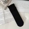 Novas meias de outono estilo ballet para mulheres, com acabamento em renda, um design moderno e versátil, construção sem costura, listras verticais e comprimento até a panturrilha, na cor cinza