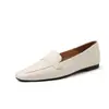 Sapatos Mocassins Simples de Couro Macio Estilo Britânico Bico Quadrado Raso Sapatos Baixos para o Trabalho Sapatos Preguiçosos Completamente em Couro para Mulheres