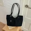 Bolso moderno de lunares de gran capacidad para mujer, nuevo bolso de hombro casual y relajado 2026, adecuado para estudiantes universitarios y personas que van al trabajo