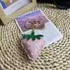 Llavero Creativo de Fresa con Borla de Cuero PU para Llaves de Coche Colgante de Bolso Accesorios Lindos para Auriculares Regalo