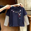 Blusa listrada de algodão puro para meninas, um novo estilo primavera/outono, disponível nos tamanhos médio e grande, camiseta de manga comprida para crianças, camiseta de bebê da moda
