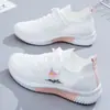 Zapatos de Moda Cuidadosamente Seleccionados para Mujer en Primavera y Verano Transpirables Blancos Tejido Fly Casual Deportivos de Malla para Mujer Nuevo Estilo 2024