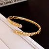 Pulseira Aberta Redonda Flecha com Zircônia Galvanizada em Ouro Real 18K, Pulseira de Luxo Leve de Alta Qualidade, Joia Transfronteiriça Europeia e Americana para Mulheres