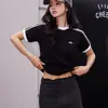 Camiseta de Manga Corta a Rayas con Tres Rayas de Verano para Mujer, Corte Ajustado, Estilo Americano, Hombro Normal, Top Corto