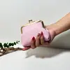 Cartera Retro Transfronteriza para Mujer Bolso Pequeño con Pinza de Concha Fragante Mini Cartera para Monedas Cartera para Monedas Bolsa para Auriculares Venta al por Mayor