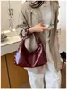 Bolso tote texturizado transfronterizo 2026 nuevo bolso de mano de verano bolso de hombro de moda con tachuelas bolso de axila de gran capacidad para mujer