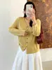 Suéter básico elegante de tricô com decote V para mulheres plus size, coleção outono 2026, para mulheres curvilíneas, blusa de estilo suave, peça de vestuário externa feminina