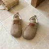 Sapatos Birkenstock Forrados com Fleece para Crianças 2025 Novidades de Inverno Bebê Retro Sapatos de Algodão Engrossados Sola Macia Antiderrapante Quente Sapatinhos de Couro