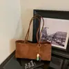Bolso grande de alta costura vintage para mujer, nuevo bolso de hombro texturizado de nicho para principios de otoño de 2026, bolso simple de axila