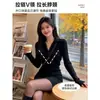 Vestido Negro para Mujer, Ajustado a la Cadera, Nuevo Estilo Otoño e Invierno 2026, Adecuado para Combinar con un Abrigo, Cintura Ceñida, Vestido Negro Pequeño de Alta Gama, Vestido de Corte Entallado