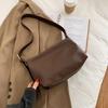 Nova Bolsa Tote de Couro Macio Branca 2026 para Mulheres, Nicho, Grande Capacidade, Versátil para o Dia a Dia, Sensação de Alto Padrão, Bolsa de Ombro Única