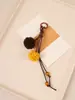 Série Miu Bolsa com Franjas Coloridas Estilo Retrô Pingente de Bola Pingente de Boneca Bolsa de Mão Pingente de Franja Casual Versátil Combinando