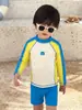 Traje de baño de manga larga para niños Verano 2025 Nuevo estilo Pantalones de playa junto al mar Traje de baño de dos piezas para niños Protección solar Secado rápido Resistente al cloro