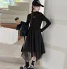 Vestido chaleco negro de cuero para niña, nuevo atuendo de principios de otoño 2026, estilo Hepburn, vestido de otoño para niñas mayores