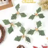 Decoração de Natal Transfronteiriça Folhas de Natal Artificiais Triangulares com Pequenas Frutas Vermelhas para Decoração de Árvore de Natal DIY