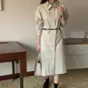 Casaco trench coat casual feminino de primavera e outono novo estilo simples, corte solto, com cinto, de Dongdaemun, Coreia.