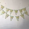 Layout de decoração de festa de aniversário festiva banner de bandeirinhas com bronzear cor bandeira triangular de papel ondulado dourado