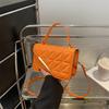 Moda simples cor sólida diamante bolsa creasing 2024 popular este ano primavera e verão novo ombro messenger bag maré