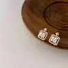 Brincos de pino quadrados de zircônia requintada estilo retrô Super Flash, versáteis e simples para mulheres