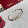 V Ouro Versão AltaPulseira Clássica Elástica Fina para Unhas com Diamantes nas Pontas, Banhada Espessa em Ouro Rosa 18K, Pulseira de Luxo Leve