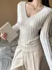 [Hilo de mecha lavable] Nuevo suéter de punto blanco de cuello en V ajustado para principios de otoño, perfecto como capa interior para un look elegante y favorecedor