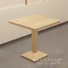 Conjunto de Mesa e Cadeiras para Restaurante de Fast Food para Uso Comercial, Adequado para Lojas de Hot Pot Picante e Macarrão, Restaurantes, Chá de Leite, Sobremesas, Lanches e Espetinhos Fritos, com Mesas e Cadeiras Espessadas