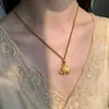 Elefante Dorado Arena Antigua Dorada Auspicioso Cadena Larga para Suéter Collar de Elefante Pequeño Accesorio Colgante de Lujo Ligero para Mujer