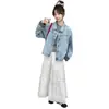 Chaqueta de Mezclilla de Primavera para Niñas Estilo Coreano Versátil Falda de Encaje Conjunto Casual de Tres Piezas para Primavera y Otoño Moderno