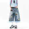 Calça Capri Jeans Xadrez Bordada de Marca da Moda com Barra Dobrada Unissex Verão Novo Americano Solto Shorts de Perna Larga