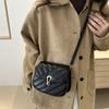 Bolsa de Ombro Feminina Casual de Nicho 2024 Nova Tendência Moda Bolsa Transversal Versátil Bolsa Sela Bolsa de Ombro para o Dia a Dia
