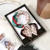 Bufanda Cuadrada de Moda Versátil Estilo Coreano Floral 70% Seda Artificial Pañuelo de Cuello Pañuelo de Cuello de Alto Grado con Puntos Venta al por Mayor