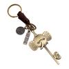 LLavero de cuero de elefante de nariz larga de aleación de joyería retro europea y americana, colgante de mochila con llave de piel de vaca tejida