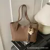 Bolsa de Ombro para Mulheres 2025 Nova Moda Outono e Inverno Retrô Tendência de Alta Qualidade para Trabalho e Deslocamento Bolsa Tote de Grande Capacidade