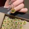 Venta al por mayor del fabricante Xiaohongdian Brújula de Ocho Tesoros de Jade Verde Peligroso para el Sol Natural Colgante Plata S925 Incrustada Nueva Chinoiserie Mujer
