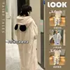 Pijama Infantil Feminino de Guaxinim, Roupão Longo com Capuz Espesso e Quente de Fleece Coral para Outono e Inverno, Adequado para Uso Externo e Doméstico