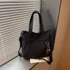Bolso de Hombro Casual Minimalista Blanco Leche con Múltiples Bolsillos y un Toque Artístico para Estudiantes Universitarias, Adecuado para Viajes Matutinos, Viajes y Compras