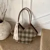 Bolsa de Ombro Transfronteiriça para Mulheres, Tendência Outono e Inverno 2025 Nova Moda Bolsa de Ombro Xadrez, Bolsa Tote de Grande Capacidade