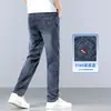 Jeans ligeros de verano para hombre, pierna recta elásticos multibolsillos casuales, mezclilla de algodón de alta gama
