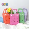 Bolsa de agujeros de EVA, bolso de mano versátil estilo coreano, se puede personalizar con accesorios DIY, bolsa de gelatina, bolso de playa estilo ins de verano