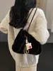 Bolsa de Pelúcia da Moda para Mulheres 2025 Nova Bolsa Tote Tendência Bolsa de Ombro Tendência Bolsa de Ombro de Pelúcia Estilo Coreano Transfronteiriça