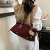 Bolso de axila super popular transfronterizo de gamuza mate para mujer, nuevo y moderno bolso de mano y bolso de hombro elegante para el día a día 2026
