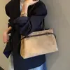 Bolso de Axila de Terciopelo de Piel de Ciervo para Mujer 2025 Nuevo Bolso Tote de Gran Capacidad Diseño de Nicho Versátil para Viajar Bolso de Hombro