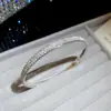 Pulsera de Perlas con Abalorios de Pedrería Súper Brillante Estilo Cool Europeo y Americano Pulsera Estilo Corte Retro Joyería de Mano de Lujo Ligero y Sensación de Alta Gama para Mujeres