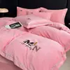 Juego de cuatro piezas de terciopelo de leche engrosado 4 kg sábana y funda de edredón ropa de cama cálida de invierno fabricante al por mayor lujo ligero