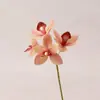 Decoración de hotel boutique: 4 orquídeas artificiales pequeñas y elegantes, flores de seda, flores artificiales y plantas verdes, creando un arreglo floral de lujo ligero, de pie y que no requiere mantenimiento.