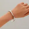 Joias de Mão Populares Europeias e Americanas Transfronteiriças, Simples, Populares e Exageradas, Joias de Mão de Metal Mola Vazadas de Borda Larga, Joias de Pulseira