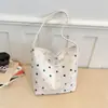 Bolso Bordado de Lunares 2026 Verano Nuevo Estilo Coreano Dulce y Acogedor Ambiente Amigable para Fotos Bolso de Hombro Tote